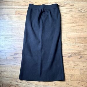NEW NEVER WORN BLACK KNIT MIDI SKIRT-Size M